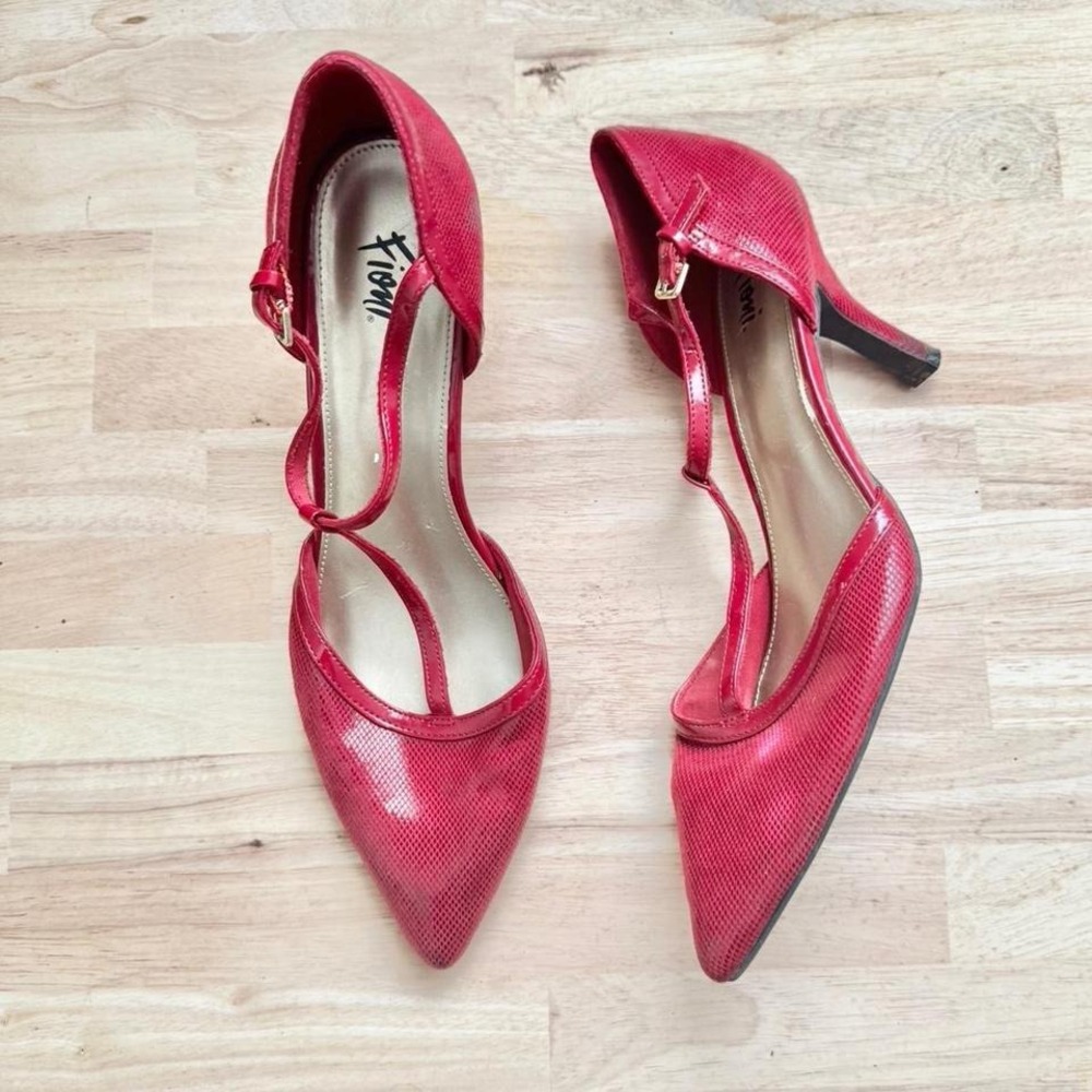 Red pointed heel - tstrap snakeskin size 9.5